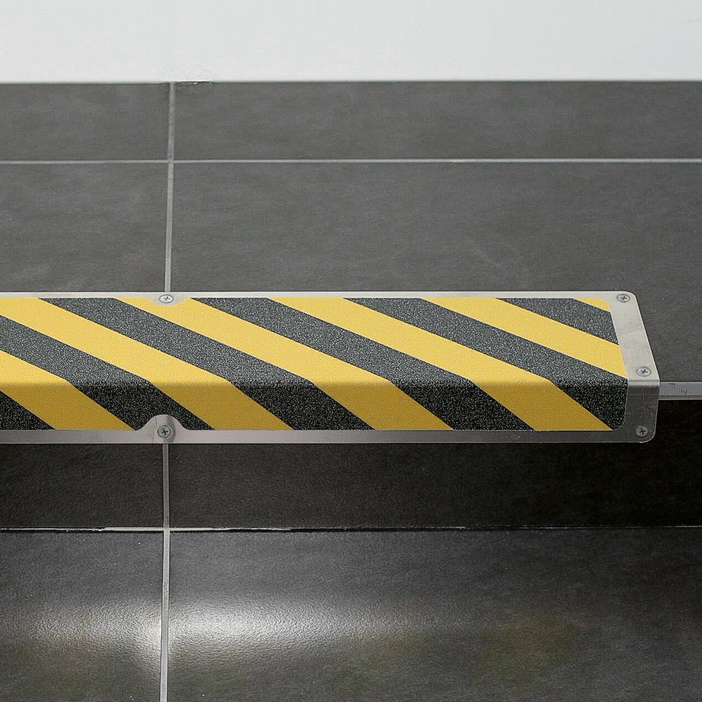 Image of Antirutschplatte aus Aluminium mit Hinweis Die Anti-Rutschplatte 'Achtung Stolpergefahr' zeichnet sich durch ihre abriebfeste und rutschsichere Oberfläche aus. Die Anti-Rutschplatte ist korrosionsfest und daher für den Einsatz im Innen- und Aussenbereich 