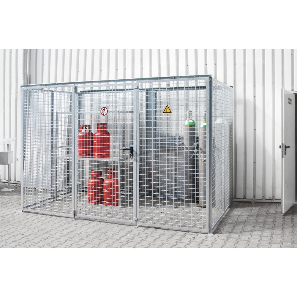 Image of Feuerfester Gasflaschen-Container zum Abschliessen Gefährliche Gase gehören hinter Schloss und Riegel – oder besser in den abschliessbaren Gasflaschen-Lagerbox TRGS 510 ohne Dach. Hinter dem abschliessbaren Drahtgitter-Flügeltor der Lagerbox lagern Sie Ga