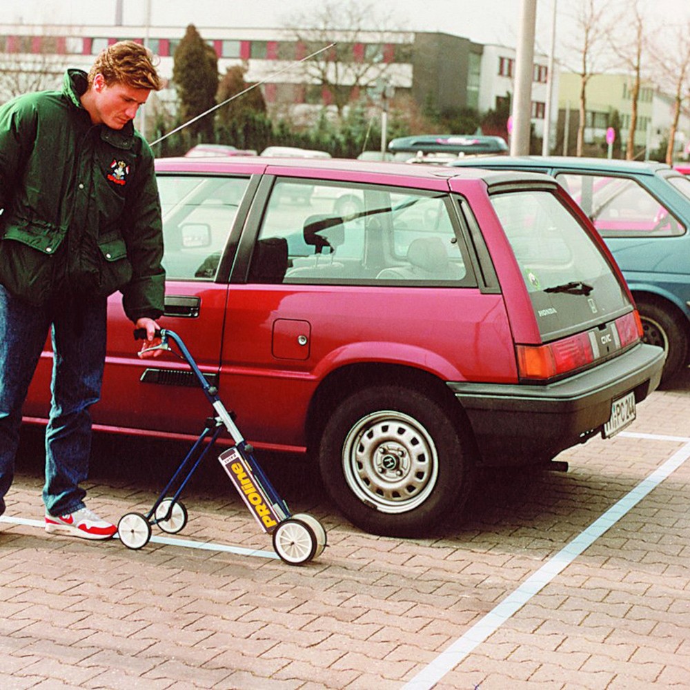 Image of Ein verlässlicher Bodenmarkierer für Lager- und Produktionsstätten Mit dem Bodenmarkierer PROliner kennzeichnen Sie deutlich sichtbar Fahrtwege, Gefahrenbereiche oder Stellplätze für Paletten. Eine Markierung mit abriebfester Farbe ist dauerhaft. Das Mark