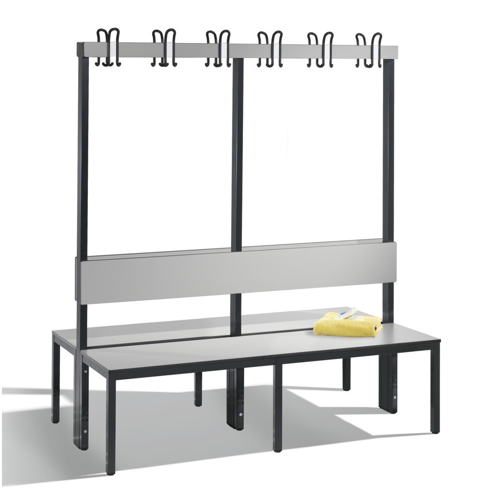 Image of Die doppelseitige C+P Umkleidesitzbank Basic Plus mit 1.500 mm Länge, Rückenlehne und 2x6 Doppelhaken -- perfekt geeignet für Schwimmbäder, Sporthallen und weitere Feuchträume Doppelseitige Garderobenbänke mit Rückenlehne von C+P sind komfortable Sitzgele