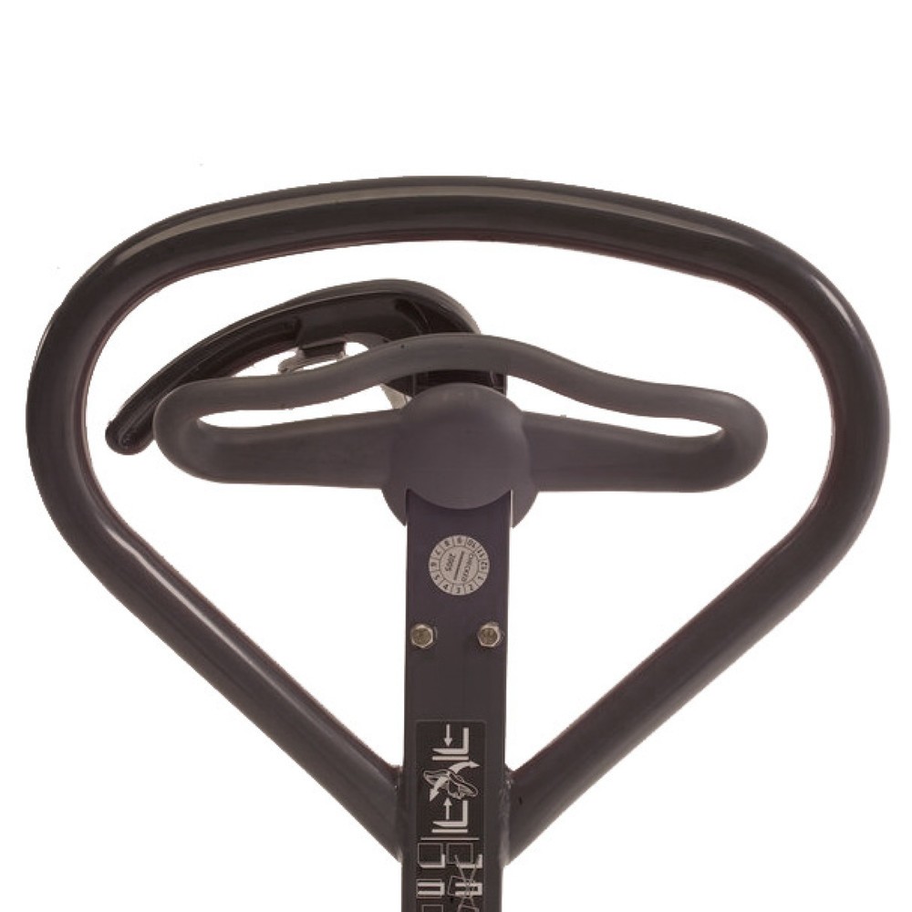 Image of Einfaches Absichern des Hubwagens auch unter Last Mit Hilfe der Fahr- und Feststellbremse für Hubwagen Jungheinrich™ AM 22 können Sie Ihren Hubwagen auf einer Position auch unter Last fixieren. Mit Hilfe eines praktischen Hebels am Griff der Deichsel läss