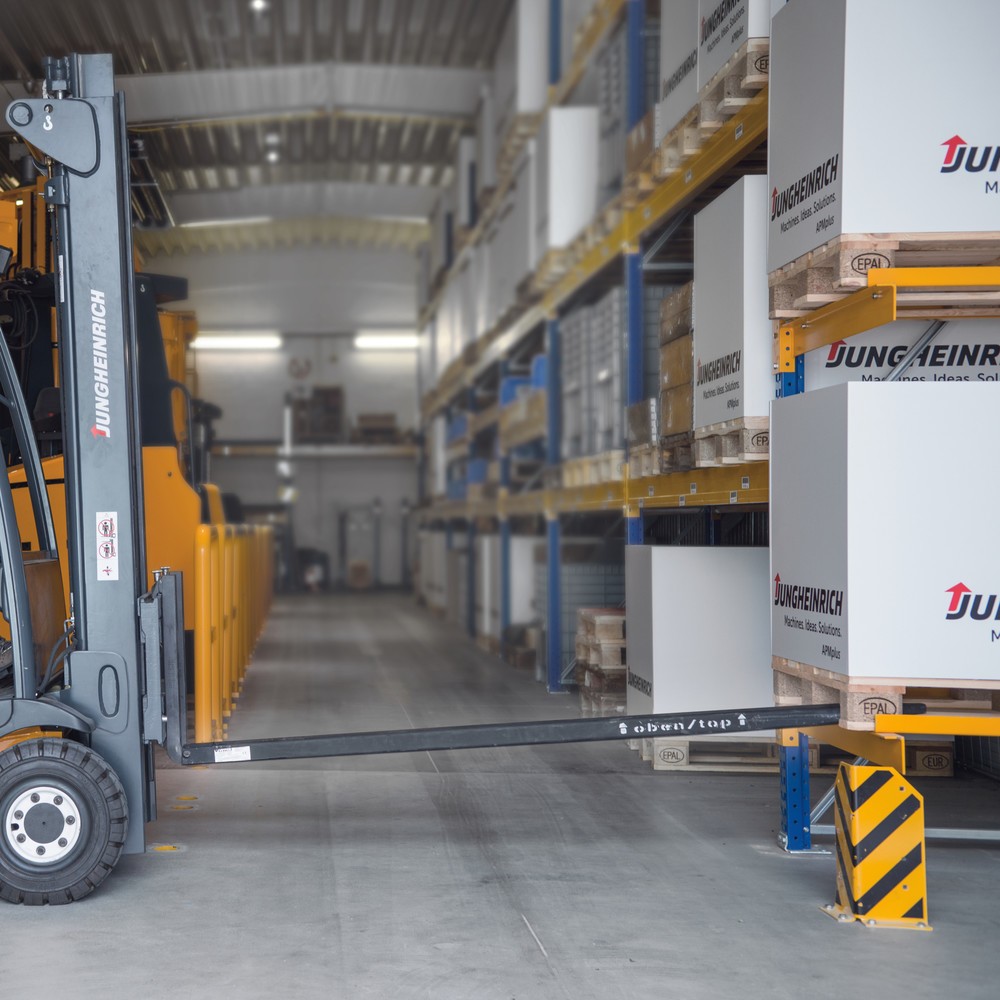 Image of Gewinnen Sie an Flexibilität beim Transport von variierenden Ladegut-Längen Wenn Sie immer mal wieder Lasten transportieren müssen, die länger sind als die Gabelzinken Ihres Gabelstaplers, dann sind Gabelverlängerungen eine besonders smarte und flexible L