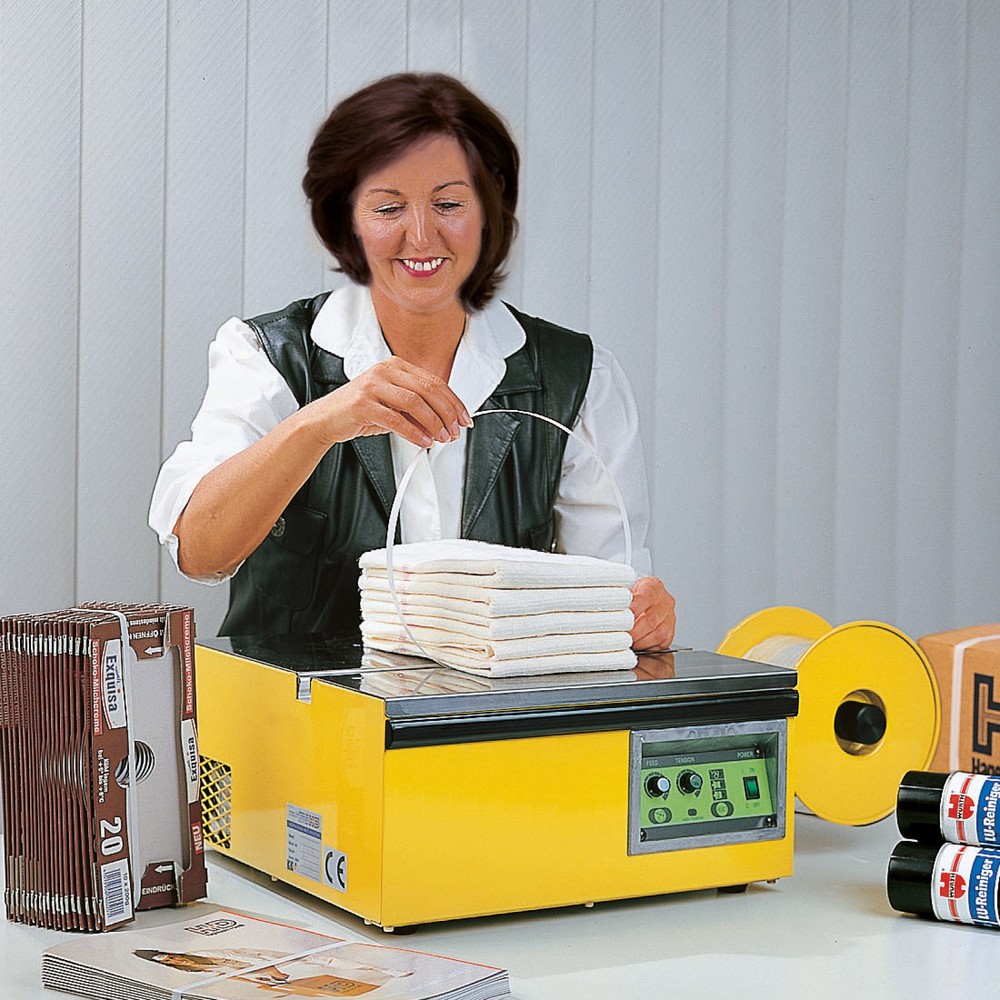 Image of Ein halbautomatisches Umreifungsgerät Standard für Ihren Betrieb Mit Umreifungsgeräten bündeln Sie Produkte transportsicher. Diese kompakte und leichte Umreifungsmaschine ist für den mobilen Einsatz und damit besonders für kleinere Betriebe mit eingeschrä