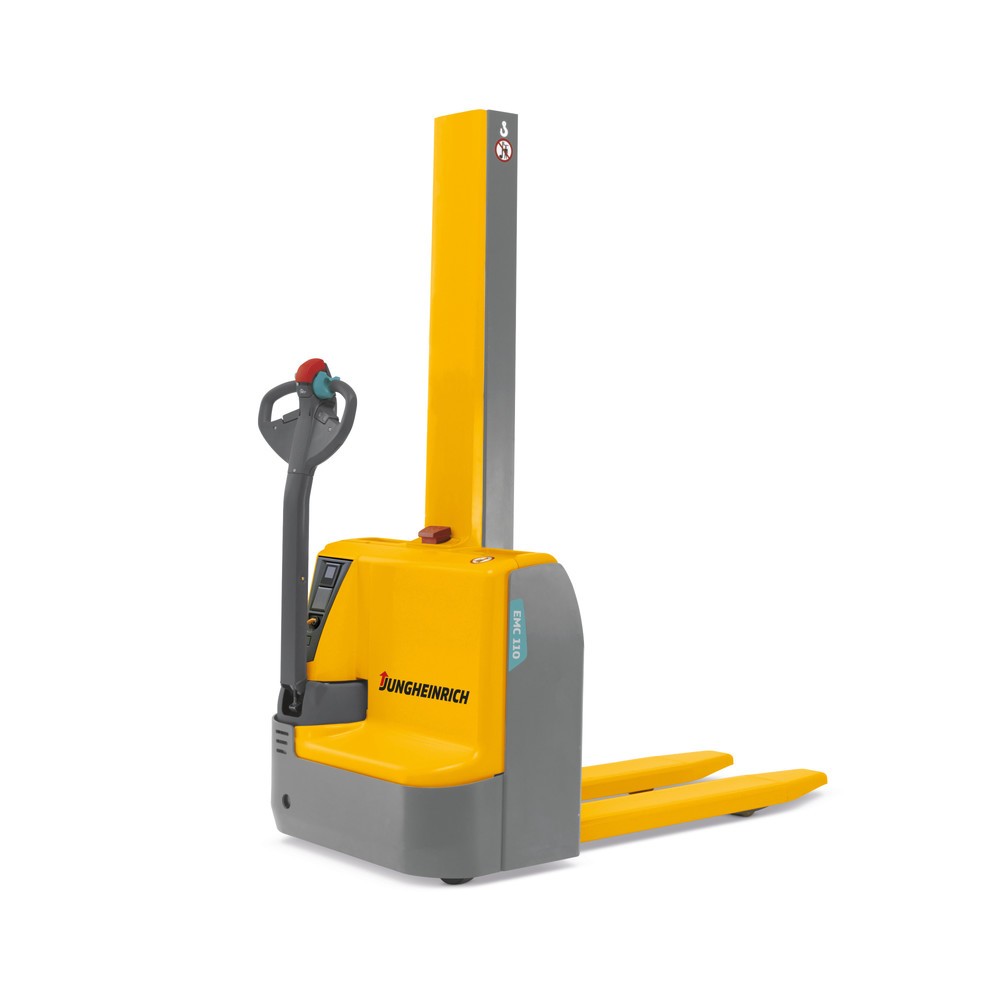Image of Der Elektro-Stapler EMC 110 von Jungheinrich™ für voll elektrisches Fahren und Heben bei besonders kompakter Bauart Der EMC 110 bietet nahezu für jeden Einsatzfall eine Vielzahl von Anwendungsmöglichkeiten, zum Beispiel für das Einsortieren von Waren in R