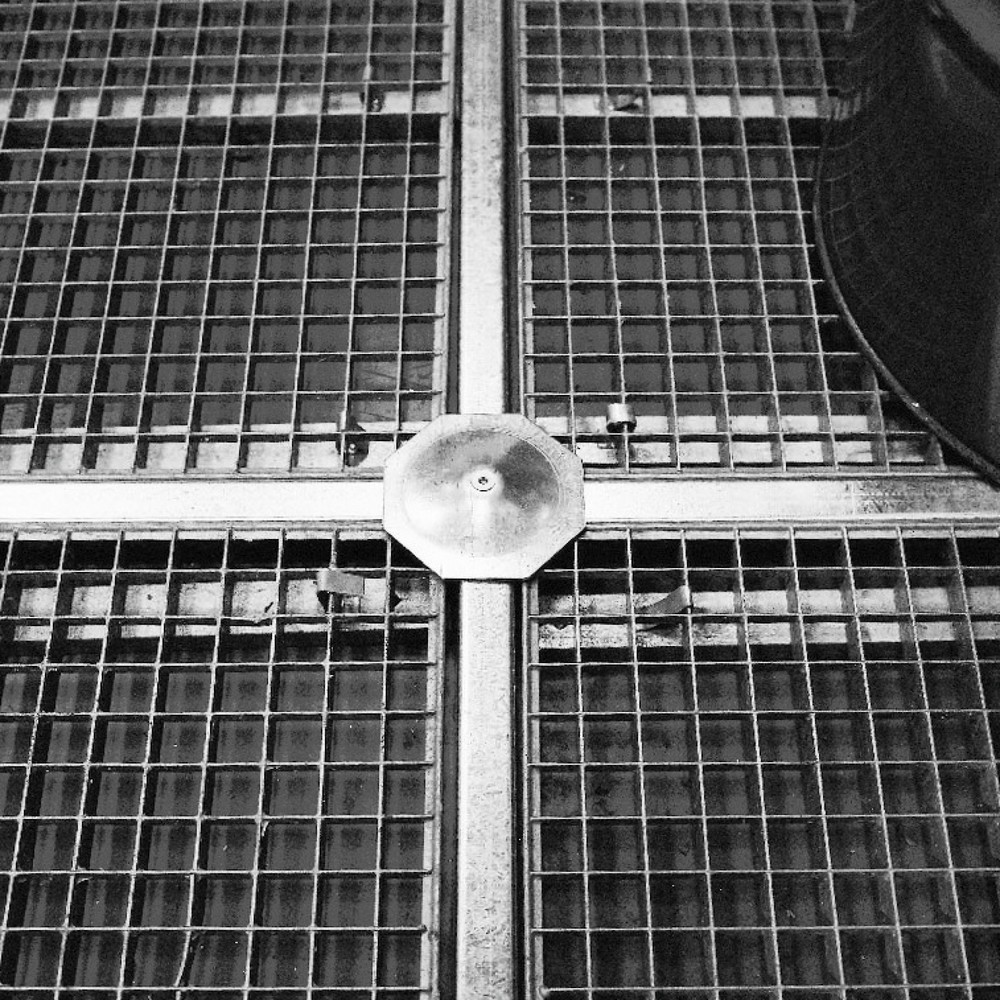 Image of  Hohe Widerstandsfähigkeit gegen ChemikalienKreuzverbinder für Flach-Auffangwanne asecos® aus PE Kreuzverbinder für Flach-Auffangwanne asecos® aus PE