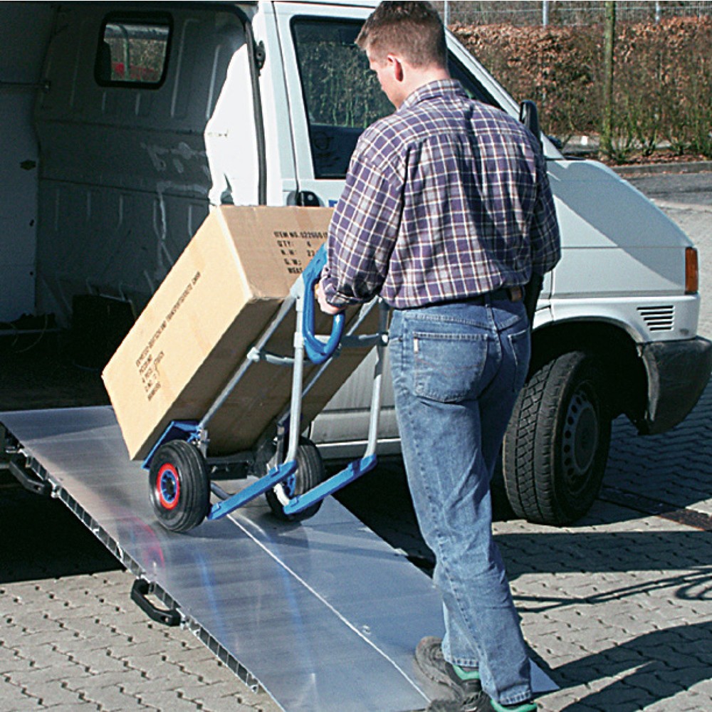 Image of Diese Ladestege sind klappbar, stabil und langlebig Dieser Ladesteg erlaubt Ihnen, den Höhenunterschied zwischen einer Rampe und Ladefläche sicher zu überbrücken. Schwere Ladungen bringen Sie so zuverlässig ans Ziel. Dank praktischer Transportrolle und Gr