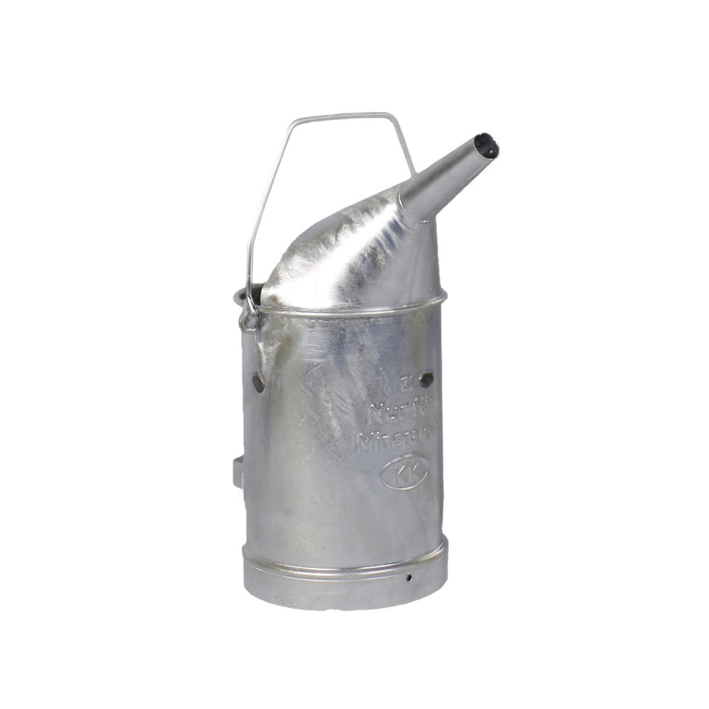 Image of Feuerverzinkte Kanne für sicheres und genaues Nachfüllen Ein Messeimer hilft in Betrieben, grössere Mengen Flüssigkeiten genau abzumessen. Der Trichterauslauf erleichtert das Nach- oder Auffüllen. An der geprägten Messingskala lässt sich ablesen, wie viel