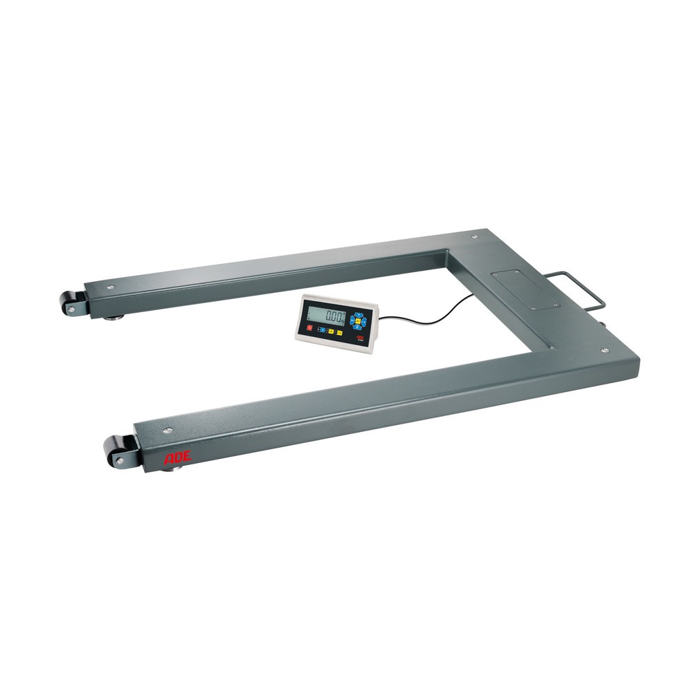 Image of Flexibel einsetzbar und leicht zu bedienen – die verfahrbare Palettenwage ADE Diese elektronische Industriewaage erleichtert Ihnen das Wiegen von Gütern auf Paletten. Die U-förmige Aussparung in der Wägeplattform macht das Bestücken mittels Staplern und H
