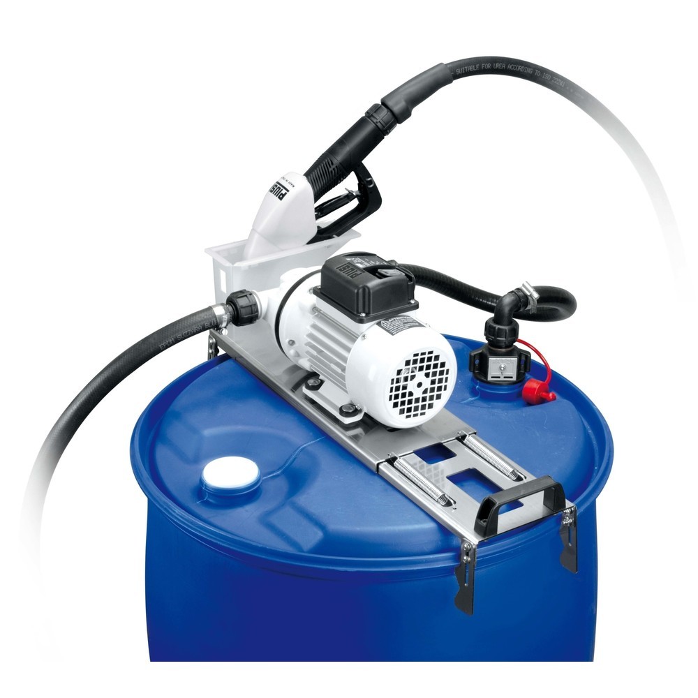 Image of Kompaktes System mit Universalkonsole und selbstansaugender Pumpe Mit dem Pumpensystem CEMO Cematic Blue fördern Sie Harnstofflösungen AUS 32 (AdBlue®) mit einer Leistung von ca. 30 l/min aus Fässern. Dank eines Zapfpistolenhalters mit Tropfgefäss legen S