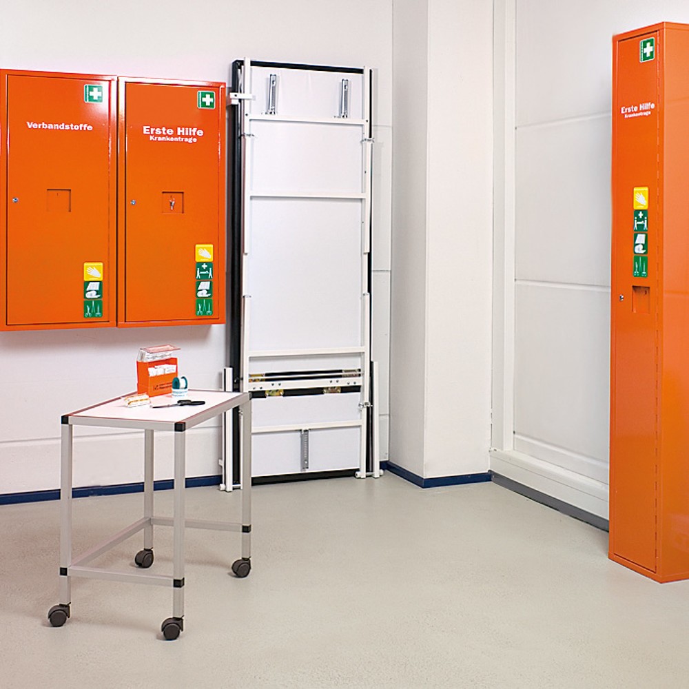 Image of Klappbare Behandlungsliege für die schnelle Erstversorgung Eine Ruheraumliege, die klappbar ist, ist die Lösung für kleine Räume. Die komfortable Liege mit gepolstertem Kunstlederbezug nimmt flach an die Wand geklappt kaum Platz ein. Der Klapp- und Haltem