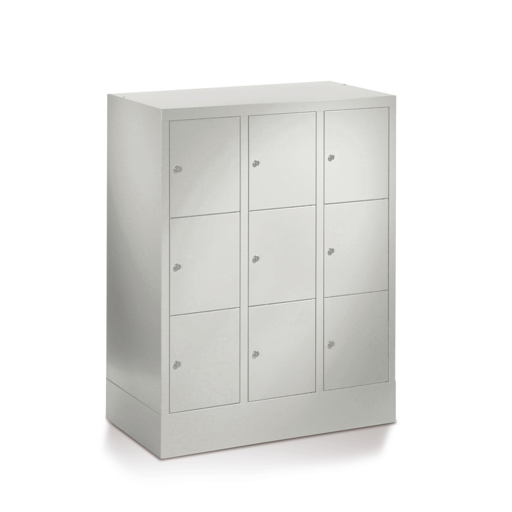 Image of Schliessfachschränke flexibel nach Ihrem Platzangebot wählbar Diesen Schliessfachschrank der PAVOY-Serie mit lichter Fachhöhe von 315 mm passen Sie dank seiner variablen Höhe und Breite genau Ihren betrieblichen Anforderungen an. Zwischen dem kleinsten Mo