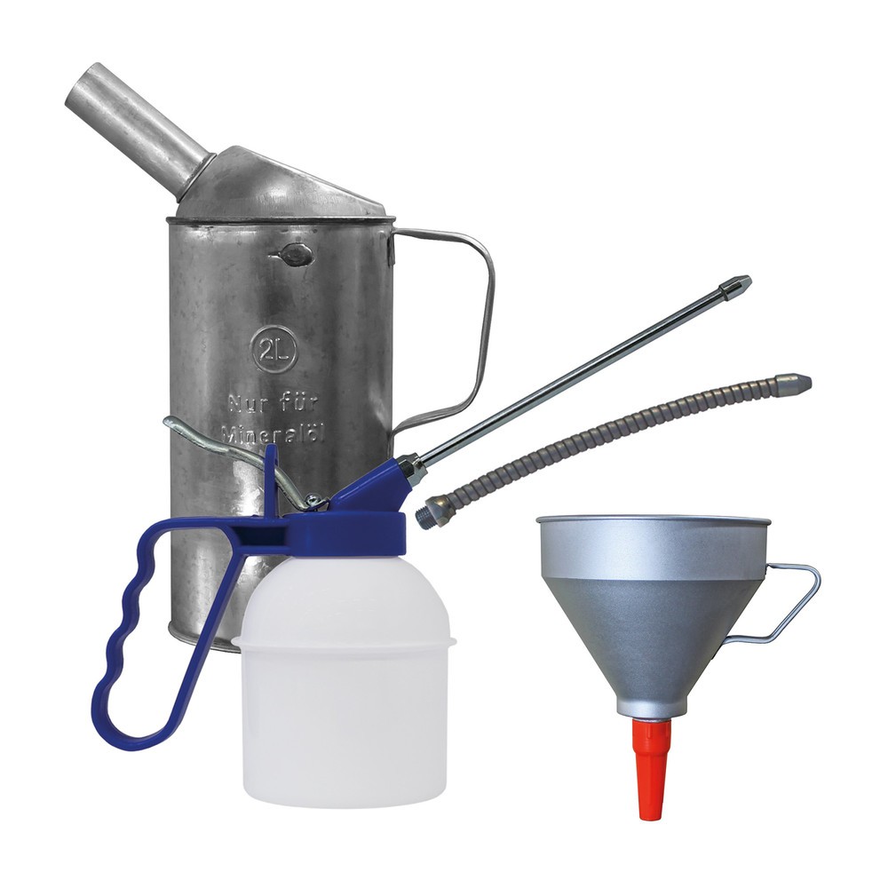 Image of Zur Umsetzung von professionellen Schmierölarbeiten Mit Hilfe des Schmieröl-Sets SAMOA-HALLBAUER Profi ist das Auftragen oder Einfüllen von Schmieröl leicht zu bewerkstelligen. Das Set besteht aus 1 Metalltrichter, 1 Metallmesskanne sowie 1 Spritzöler mit