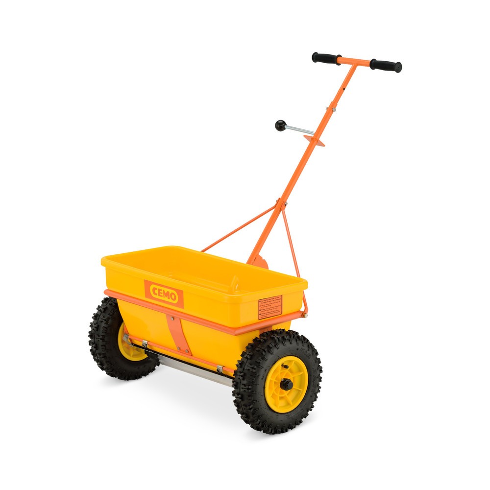 Image of Streuwagen CEMO, Streubreite 600 mm – Ganzjähriger Einsatz zum Ausbringen von Streugut Der Streuwagen CEMO, Streubreite 600 mm wird mittels längenverstellbarer Schubstange per Hand angetrieben und ist für den gewerblichen und privaten Einsatz geeignet. De