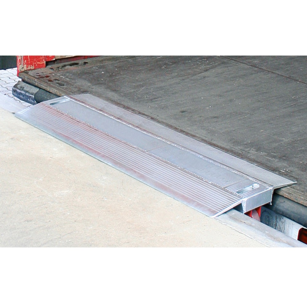 Image of Mobile Verladebrücken mit Rad für das zügige Be- und Endladen von LKWs Wenn Höhenunterschiede und Zwischenabstände zwischen Laderampe und Ladefläche die Arbeit erschweren, bieten Ihnen Verladebrücken die optimale Lösung: Über den stabilen Transportkeil au