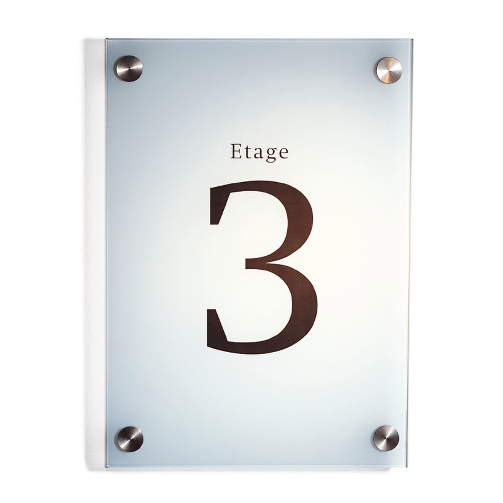 Image of Die Wandschilder Cristallo Plus – klares Design und viel Raum für Informationen Die klar und elegant designten Wandschilder Cristallo Plus eignen sich zur Kennzeichnung des gesamten Gebäudes – sowohl im Innen- als auch im Aussenbereich. In den Formaten A4