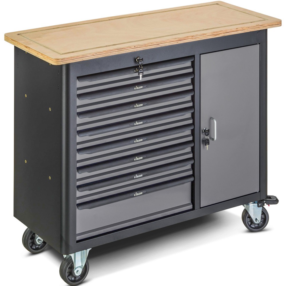 Image of Der Alltagshelfer bei Handwerksarbeiten Die robuste Werkbank VIGOR® 1000 ist mit einer Gesamttragkraft bis 1.000 kg und einer stabilen Konstruktion aus pulverbeschichtetem Stahlblech ideal für den täglichen Einsatz in Industrie und Werkstatt. Die Lenk- un