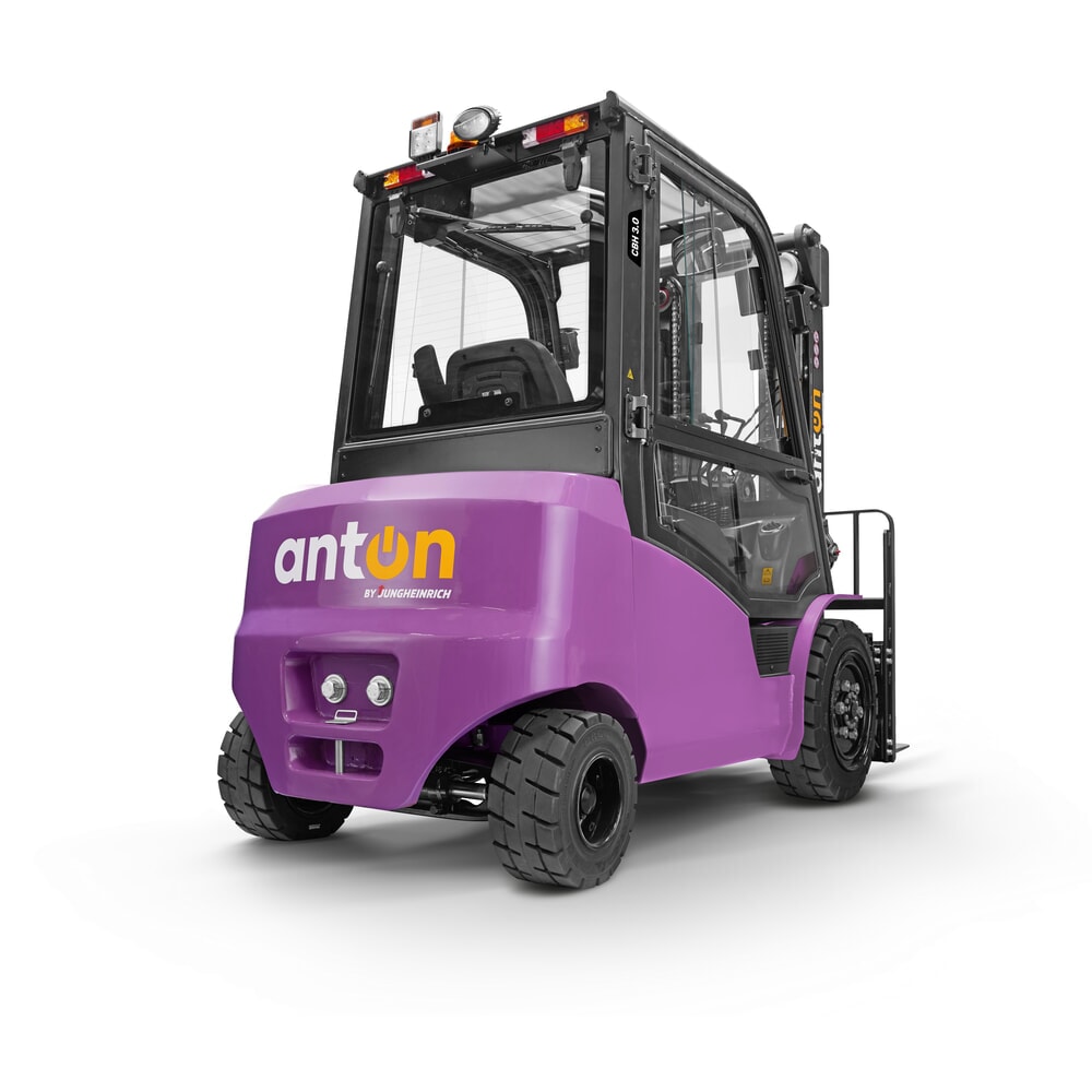 Produktabbildung Nr. 3: AntOn by Jungheinrich Elektro-Stapler CBH 3.5 mit Dreifach-Teleskop-Hubgerüst, Hubhöhe 4800 mm, Tragfähigkeit 3500 kg, Wetterschutzkabine Comfort, inklusive externem Ladegerät 80 V, 60 A, CEE, 5-pin
