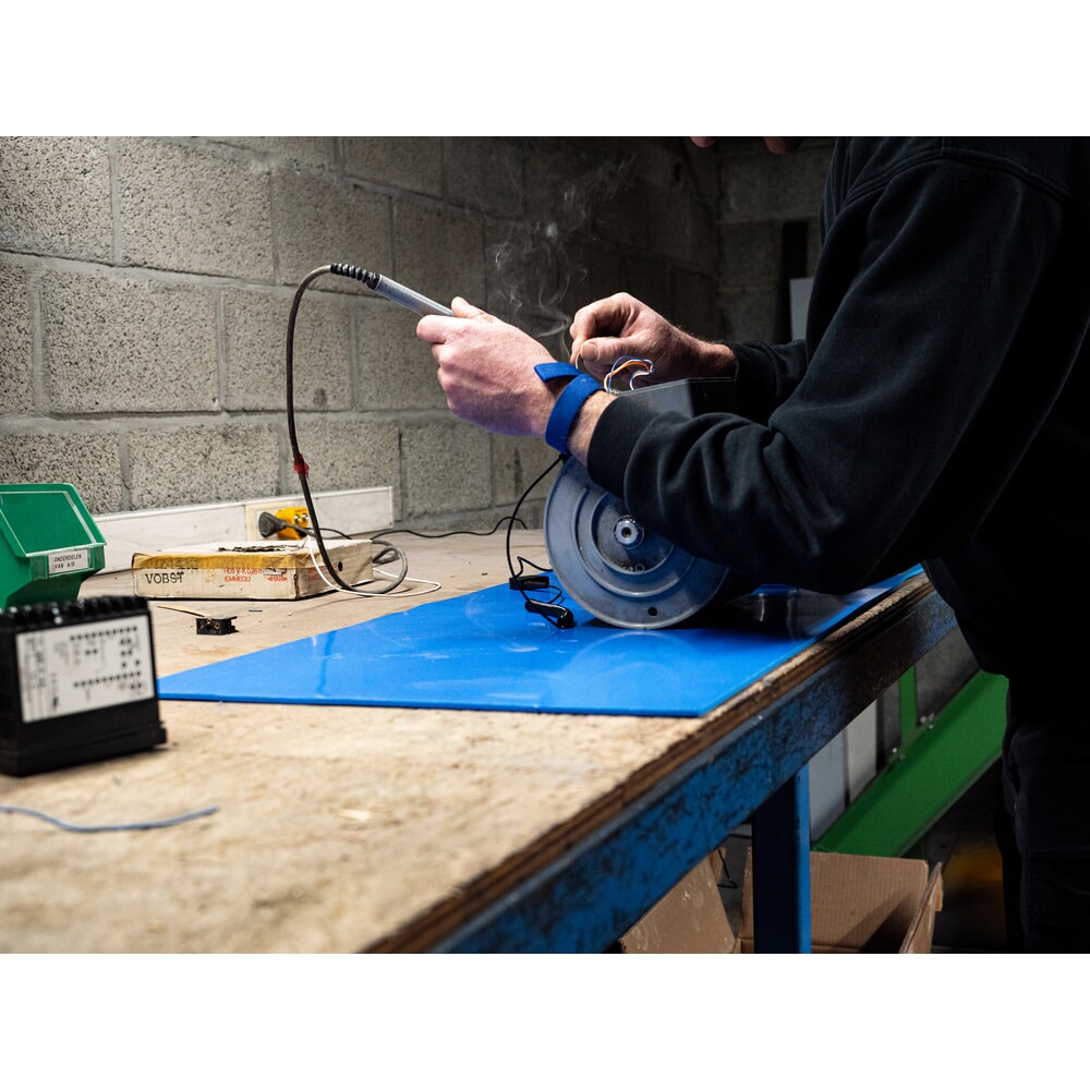 Produktabbildung Nr. 2: REBOURNE® Industriematte W3, ESD-Tischauflage, blau, BxL 600 mm x 1800 mm