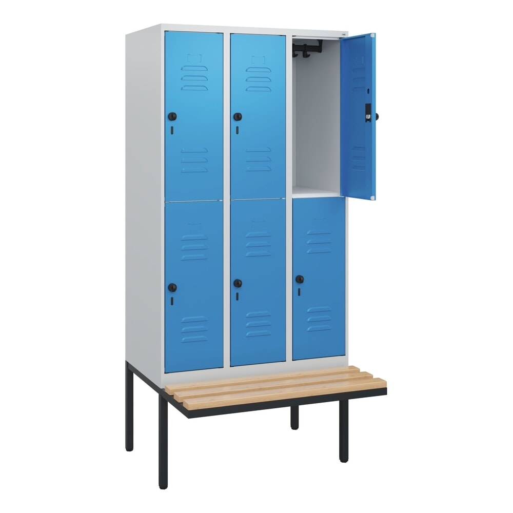 C+P Doppelstock-Spind Classic PLUS, 3 Abteile, HxBxT 1.950 x 900 x 815 mm, für Vorhängeschloss, auskragende Bank aus Buche, lichtgrau, lichtblau Illustration du produit: C+P Doppelstock-Spind Classic PLUS, 3 Abteile, HxBxT 1.950 x 900 x 815 mm, für Vorhängeschloss, auskragende Bank aus Buche, lichtgrau, lichtblau