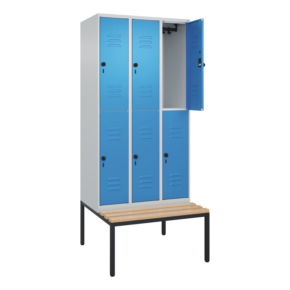Produktabbildung: C+P Doppelstock-Spind Classic PLUS, 3 Abteile, HxBxT 2.120 x 900 x 815 mm, für Vorhängeschloss, untergebaute Bank aus Buche, lichtgrau, lichtblau