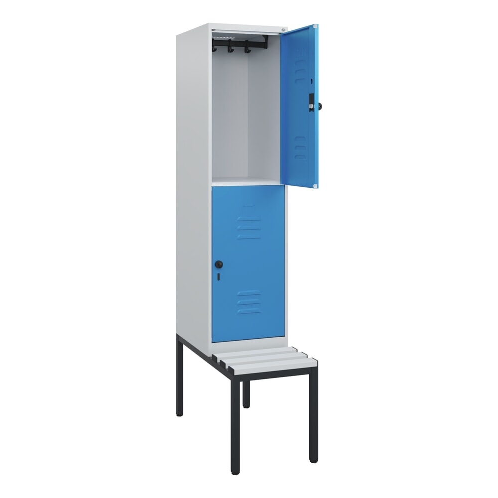 Illustration du produit: C+P Doppelstock-Spind Classic PLUS, 1 Abteil, HxBxT 1.950 x 400 x 815 mm, für Vorhängeschloss, untergebaute Bank aus Kunststoff, lichtgrau, lichtblau