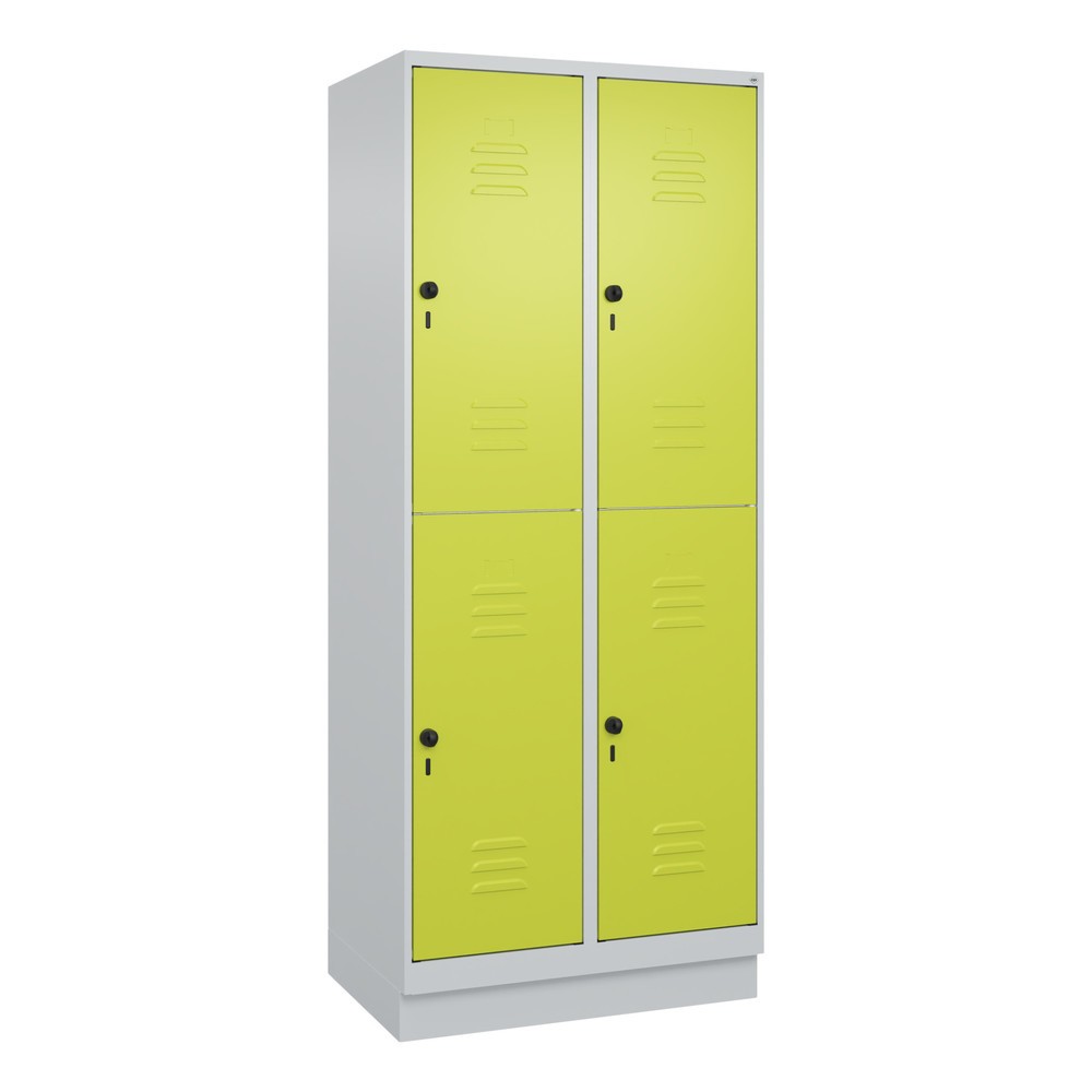 Produktabbildung: C+P Doppelstock-Spind Classic PLUS, Sockel, 2 Abteile, HxBxT 1.950 x 800 x 500 mm, lichtgrau, clowngrün, 4 Fächer, für Vorhängeschloss
