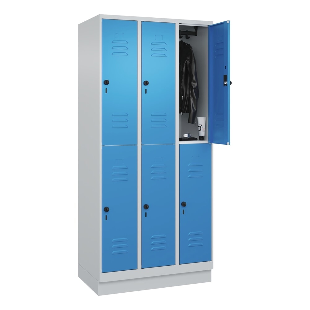 Produktabbildung Nr. 10: C+P Doppelstock-Spind Classic PLUS, Sockel, 3 Abteile, HxBxT 1.950 x 900 x 500 mm, lichtgrau, lichtblau, 6 Fächer, für Vorhängeschloss