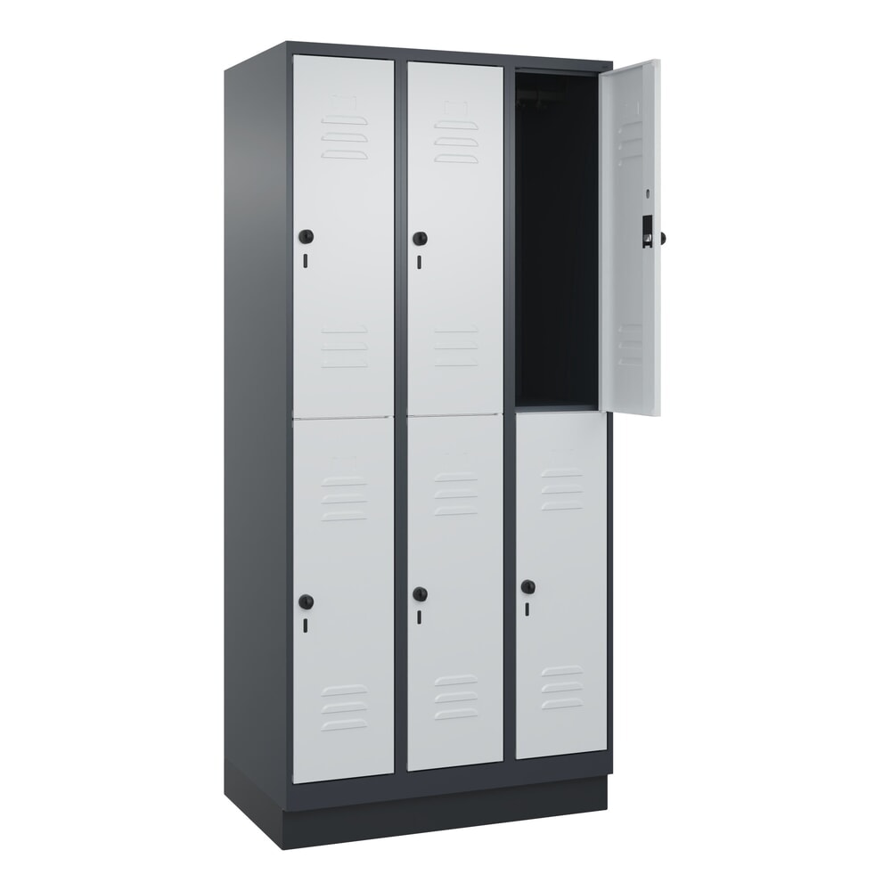 C+P Doppelstock-Spind Classic PLUS, Sockel, 3 Abteile, HxBxT 1.950 x 900 x 500 mm, anthrazitgrau, lichtgrau, 6 Fächer, für Vorhängeschloss Illustration du produit: C+P Doppelstock-Spind Classic PLUS, Sockel, 3 Abteile, HxBxT 1.950 x 900 x 500 mm, anthrazitgrau, lichtgrau, 6 Fächer, für Vorhängeschloss