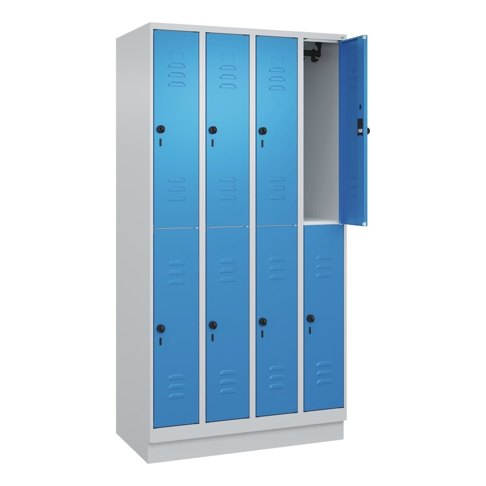 C+P Doppelstock-Spind Classic PLUS, Sockel, 4 Abteile, HxBxT 1.950 x 1.000 x 500 mm, lichtgrau, lichtblau, 8 Fächer, für Vorhängeschloss Produktabbildung: C+P Doppelstock-Spind Classic PLUS, Sockel, 4 Abteile, HxBxT 1.950 x 1.000 x 500 mm, lichtgrau, lichtblau, 8 Fächer, für Vorhängeschloss