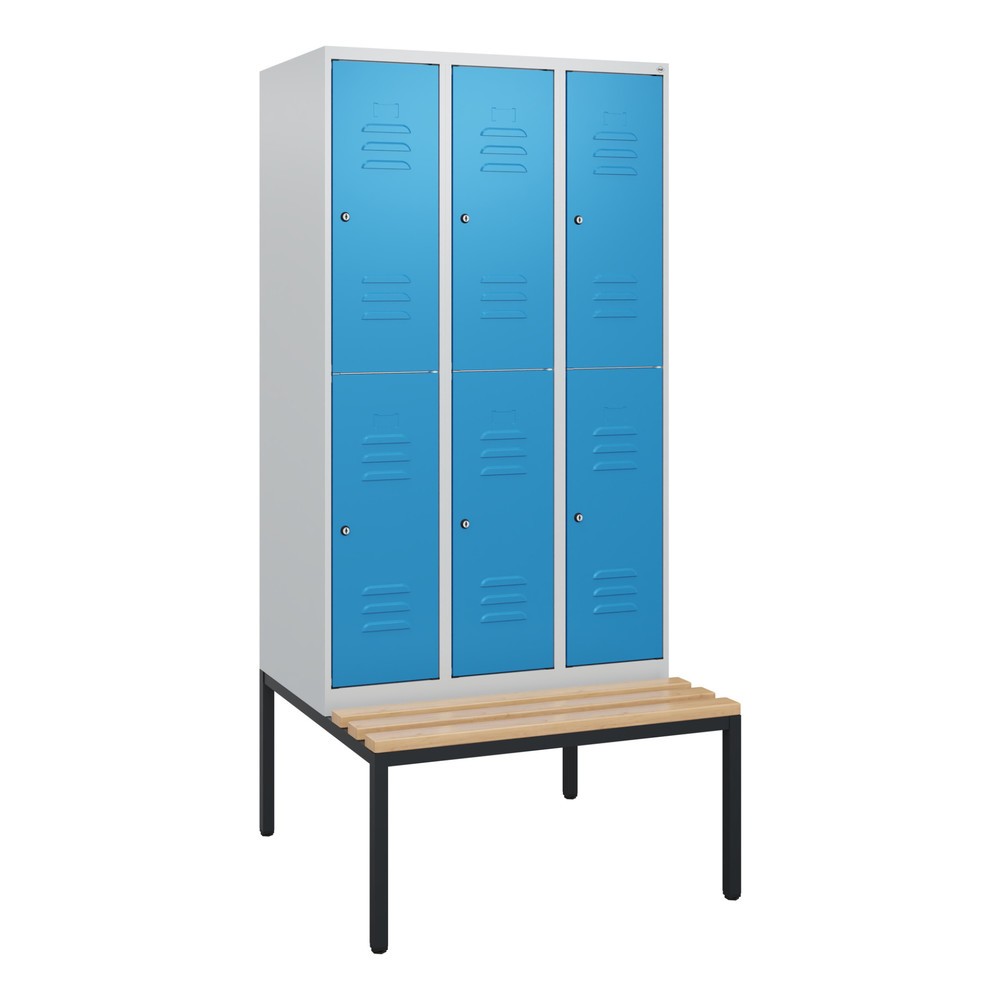 Produktabbildung: C+P Doppelstock-Spind Classic PLUS, 3 Abteile, HxBxT 1.950 x 900 x 815 mm, Zylinderschloss, untergebaute Bank aus Buche, lichtgrau, lichtblau