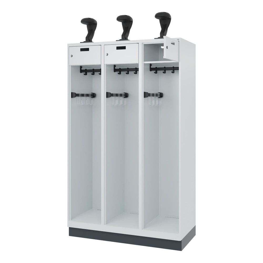Produktabbildung Nr. 1: C+P Feuerwehrspind PRAKTUS, Sokel, 3 Abteile, HxBxT 1.850 x 1.200 x 500 mm, lichtgrau, mit Helmhalter