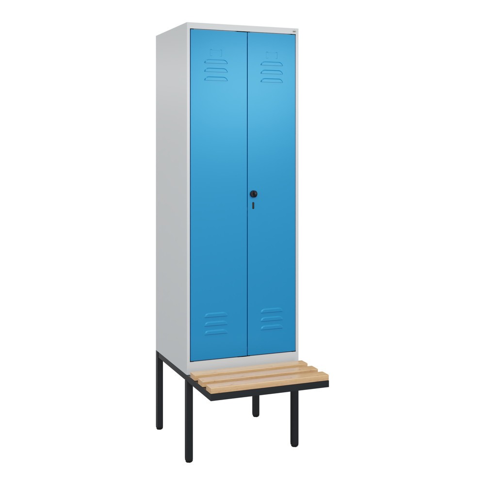 Produktabbildung: C+P PSA Doppel-Spind Classic PLUS, 2 Abteile, HxBxT 2.120 x 600 x 815 mm, für Vorhängeschloss, auskragende Bank aus Buche, lichtgrau, lichtblau