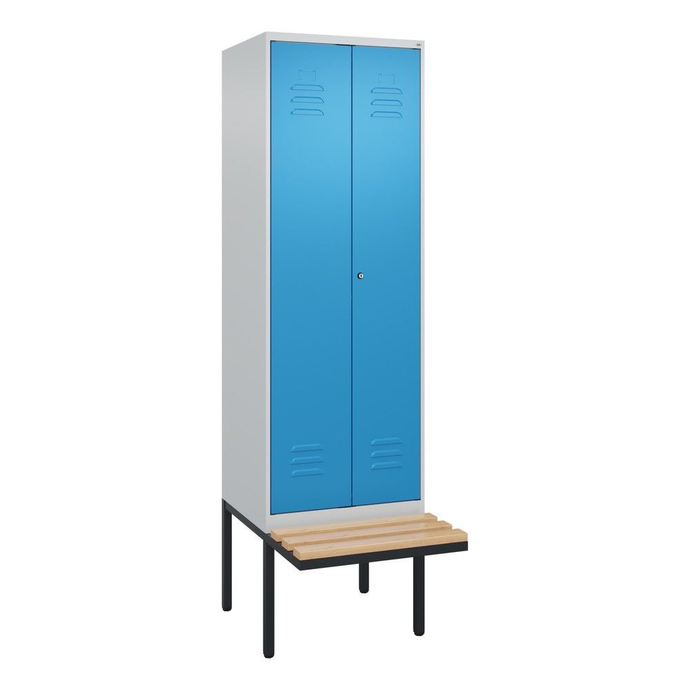Produktabbildung: C+P PSA Doppel-Spind Classic PLUS, 2 Abteile, HxBxT 2.120 x 600 x 815 mm, Zylinderschloss, auskragende Bank aus Buche, lichtgrau, lichtblau