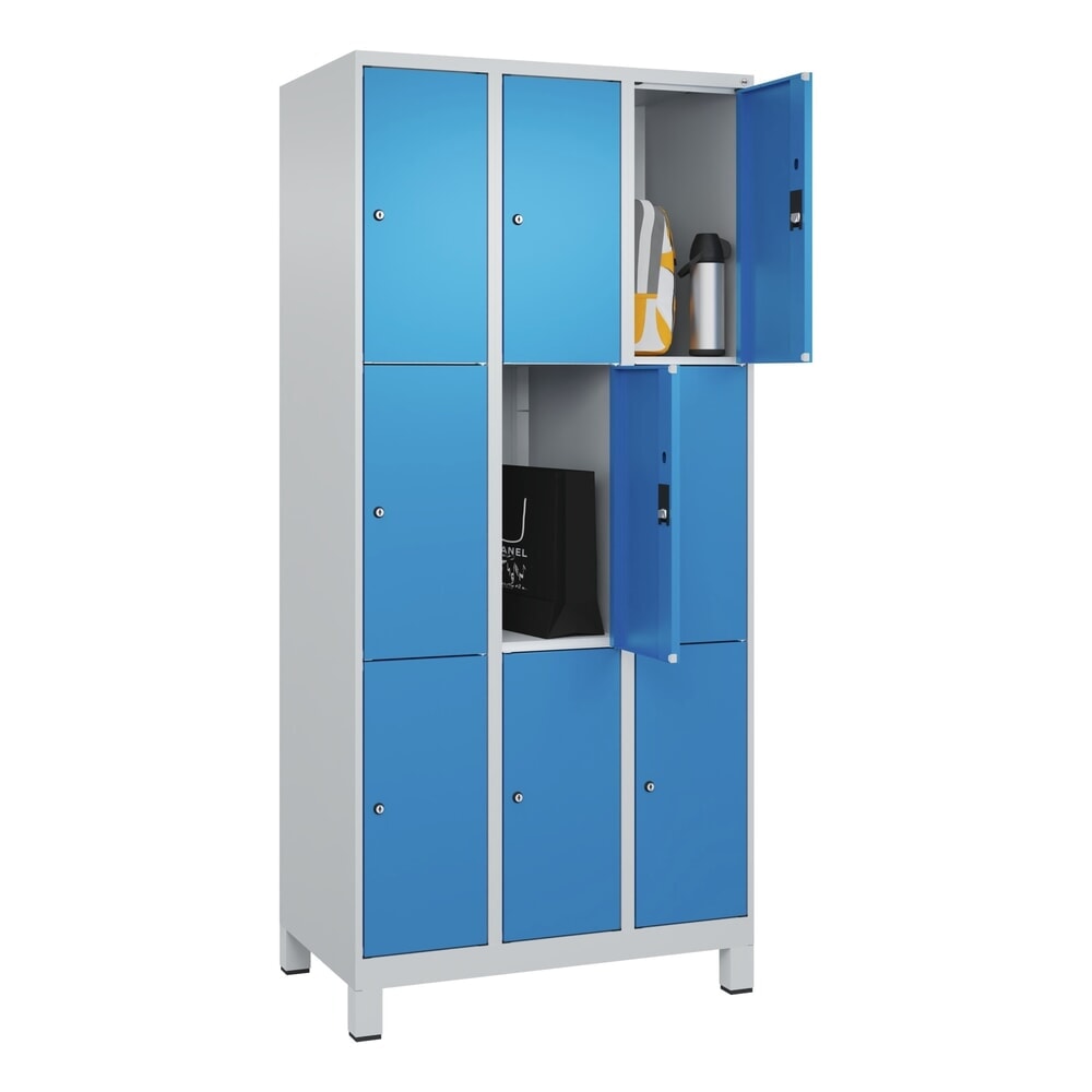 N° de l'image du produit 10 : C+P Schließfachschrank Classic PLUS, Füße, 3 Abteile, HxBxT 1.950 x 900 x 500 mm, lichtgrau, lichtblau, 9 Fächer, Zylinderschloss