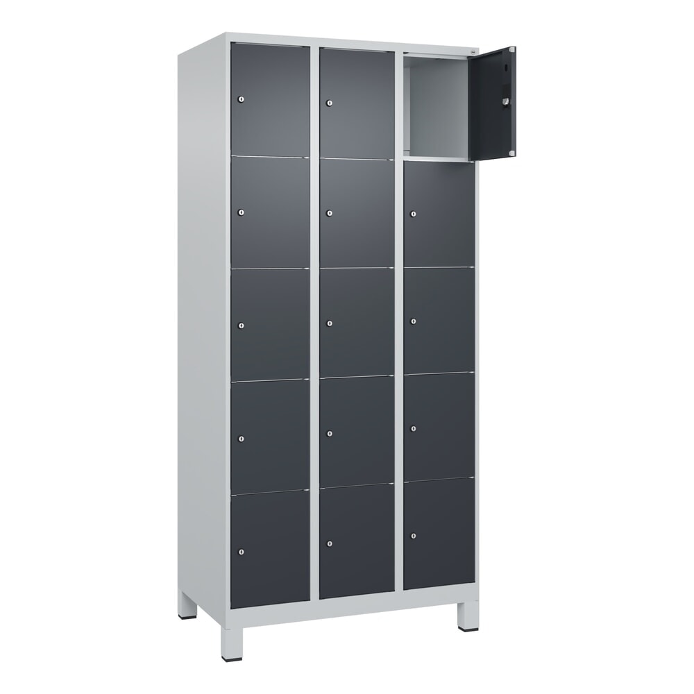 N° de l'image du produit 1 : C+P Schließfachschrank Classic PLUS, Füße, 3 Abteile, HxBxT 1.950 x 900 x 500 mm, lichtgrau, anthrazitgrau, 15 Fächer, Zylinderschloss