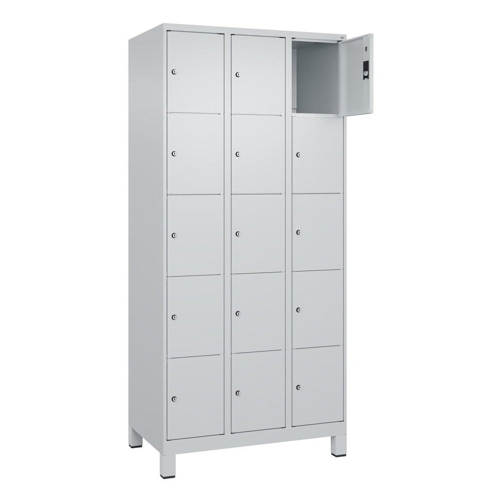 N° de l'image du produit 1 : C+P Schließfachschrank Classic PLUS, Füße, 3 Abteile, HxBxT 1.950 x 900 x 500 mm, lichtgrau, lichtgrau, 15 Fächer, Zylinderschloss