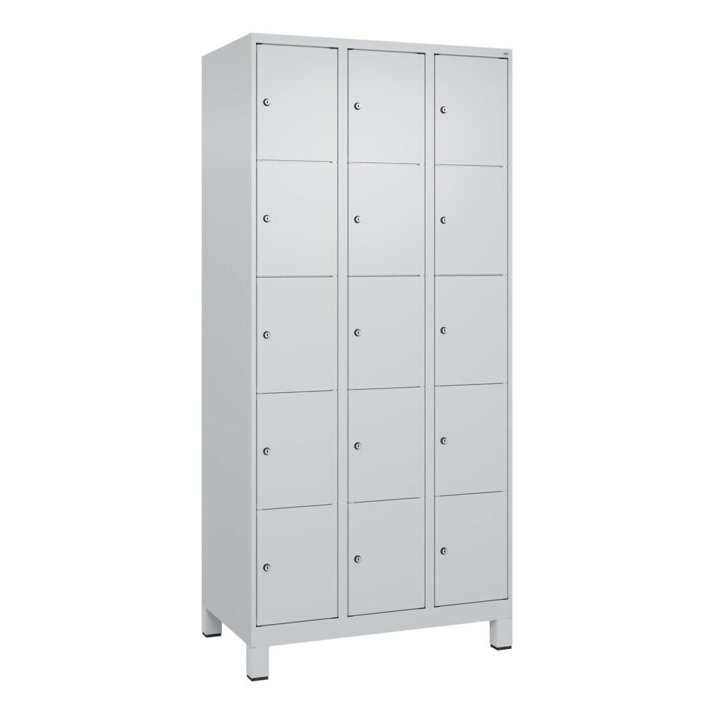 N° de l'image du produit 9 : C+P Schließfachschrank Classic PLUS, Füße, 3 Abteile, HxBxT 1.950 x 900 x 500 mm, lichtgrau, lichtgrau, 15 Fächer, Zylinderschloss
