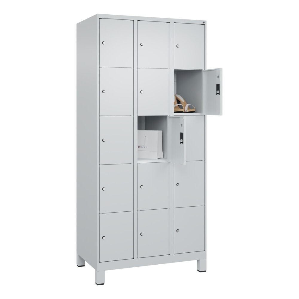 N° de l'image du produit 10 : C+P Schließfachschrank Classic PLUS, Füße, 3 Abteile, HxBxT 1.950 x 900 x 500 mm, lichtgrau, lichtgrau, 15 Fächer, Zylinderschloss