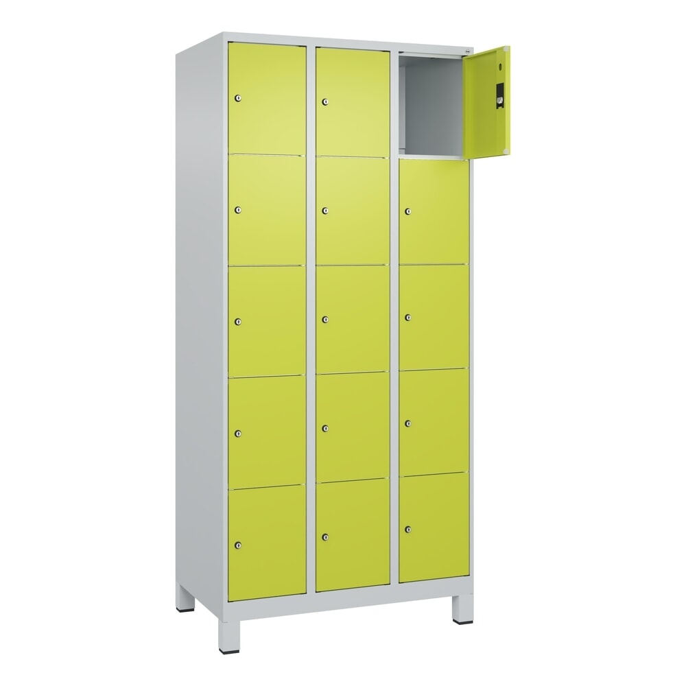N° de l'image du produit 1 : C+P Schließfachschrank Classic PLUS, Füße, 3 Abteile, HxBxT 1.950 x 900 x 500 mm, lichtgrau, clowngrün, 15 Fächer, Zylinderschloss