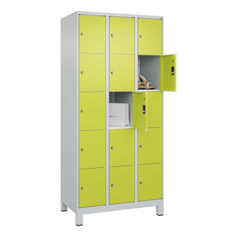 N° de l'image du produit 10 : C+P Schließfachschrank Classic PLUS, Füße, 3 Abteile, HxBxT 1.950 x 900 x 500 mm, lichtgrau, clowngrün, 15 Fächer, Zylinderschloss