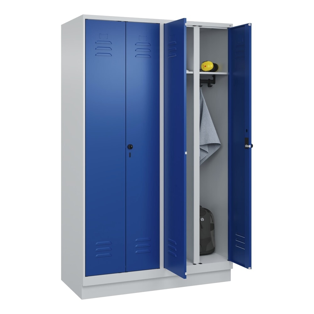 N° de l'image du produit 10 : C+P Schwarz-Weiß-Spind Classic PLUS, Sockel, 4 Abteile, HxBxT 1.950 x 1.200 x 500 mm, lichtgrau, enzianblau, für Vorhängeschloss