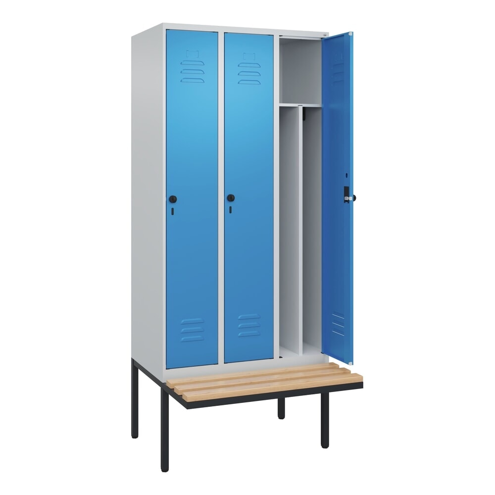 Produktabbildung: C+P Spind Classic PLUS, 3 Abteile, Trennwand, HxBxT 2.120 x 900 x 815 mm, für Vorhängeschloss, auskragende Bank aus Buche, lichtgrau, lichtblau