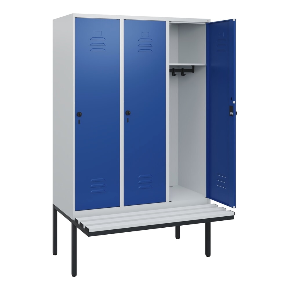 Illustration du produit: C+P Spind Classic PLUS, 3 Abteile, HxBxT 1.950 x 1.200 x 815 mm, für Vorhängeschloss, auskragende Bank aus Kunststoff, lichtgrau, enzianblau