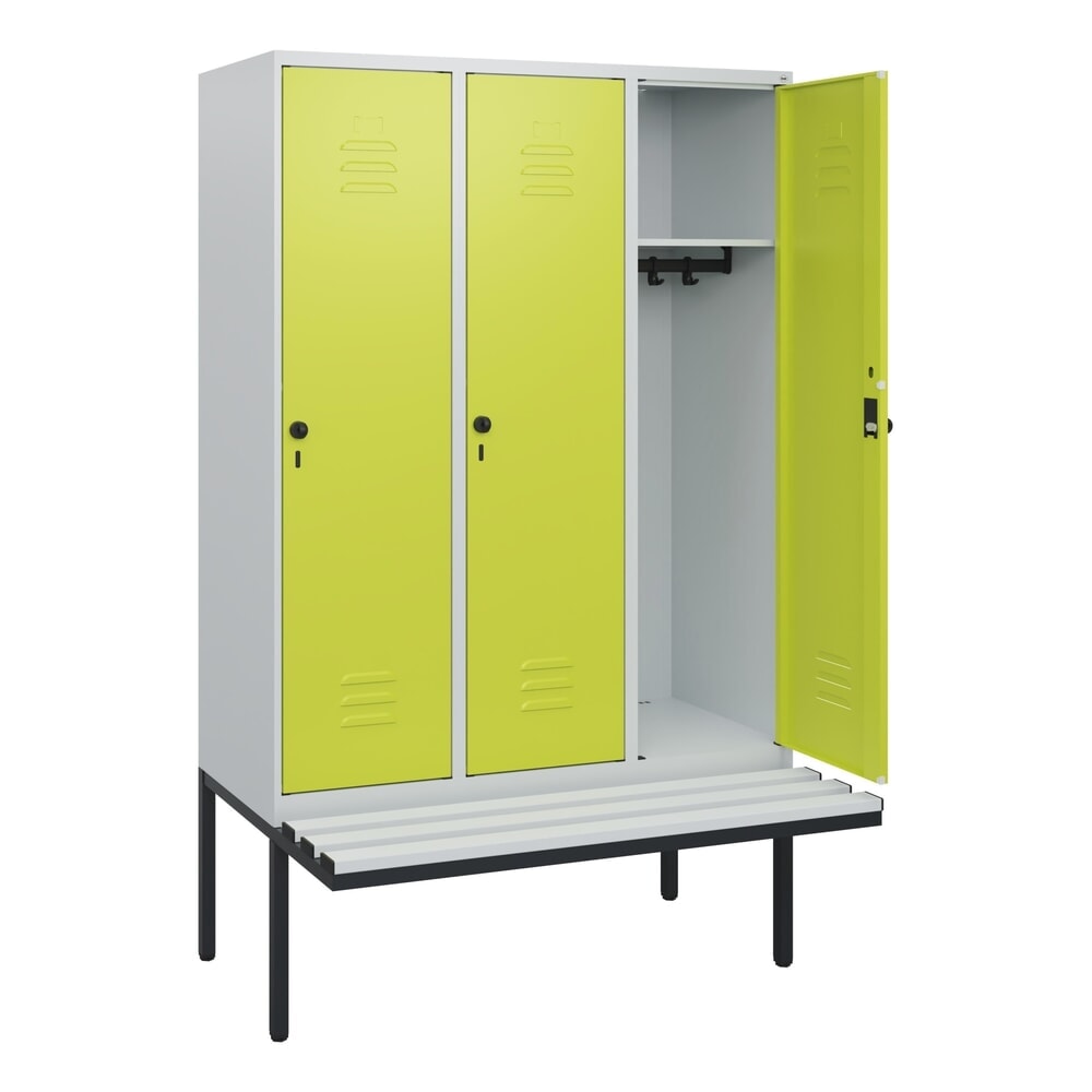 Illustration du produit: C+P Spind Classic PLUS, 3 Abteile, HxBxT 1.950 x 1.200 x 815 mm, für Vorhängeschloss, auskragende Bank aus Kunststoff, lichtgrau, clowngrün