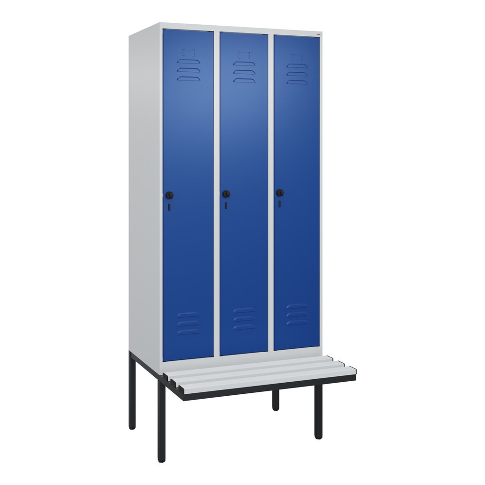 Illustration du produit: C+P Spind Classic PLUS, 3 Abteile, HxBxT 2.120 x 900 x 815 mm, für Vorhängeschloss, auskragende Bank aus Kunststoff, lichtgrau, enzianblau