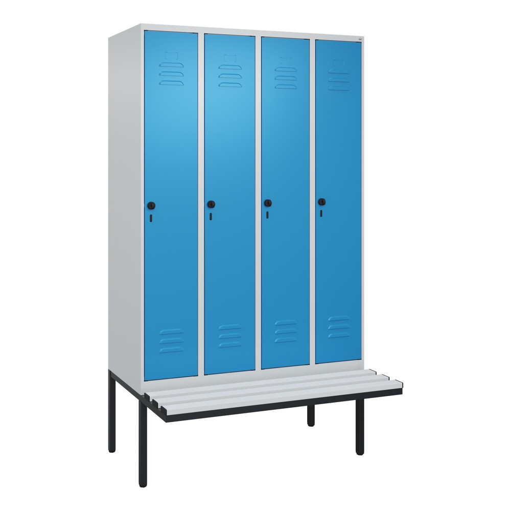 Illustration du produit: C+P Spind Classic PLUS, 4 Abteile, Trennwand, HxBxT 2.120 x 1.200 x 815 mm, für Vorhängeschloss, auskragende Bank aus Kunststoff, lichtgrau, lichtblau