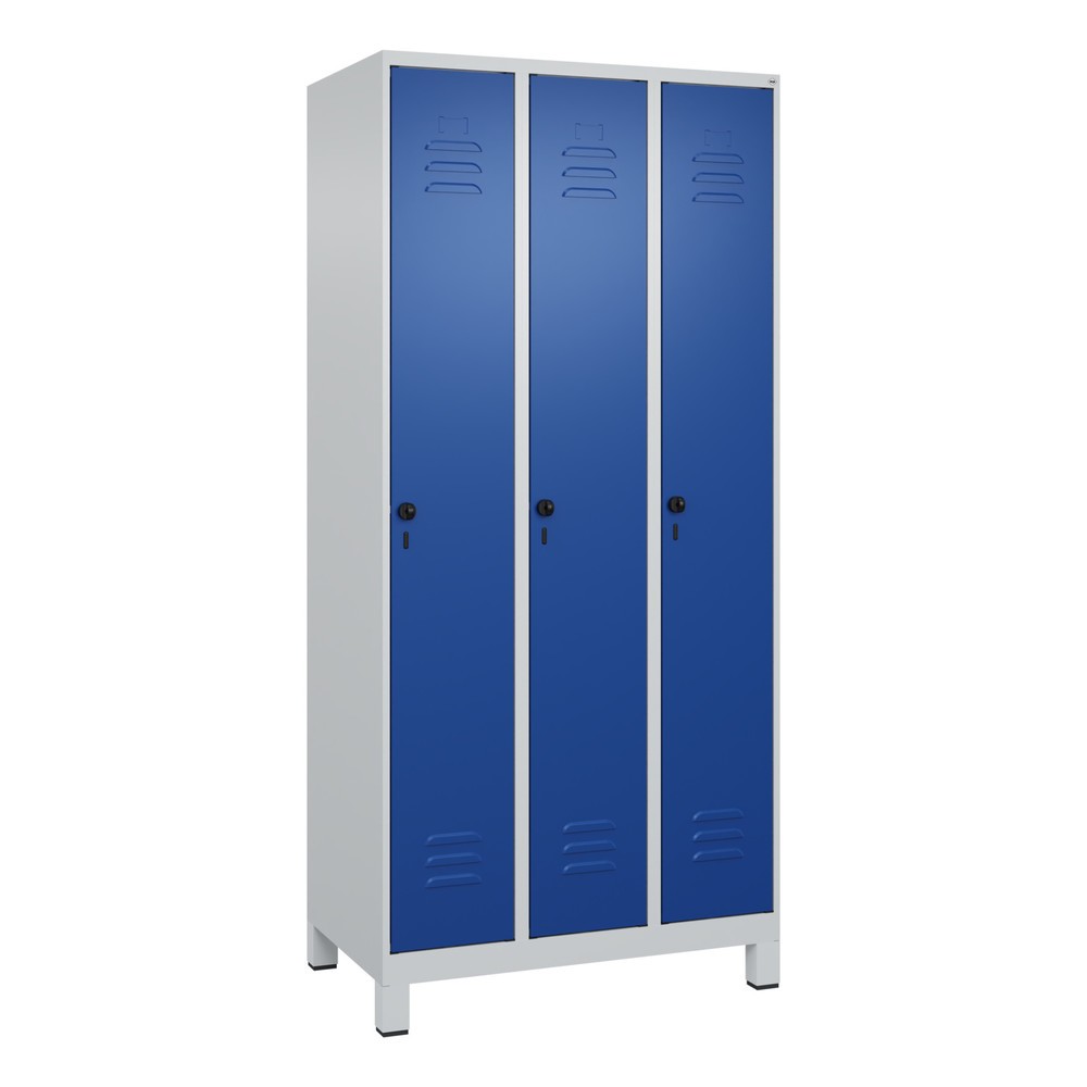 Illustration du produit: C+P Spind Classic PLUS, Füße, 3 Abteile, HxBxT 1.950 x 900 x 500 mm, lichtgrau, enzianblau, für Vorhängeschloss, mit Mitteltrennwand