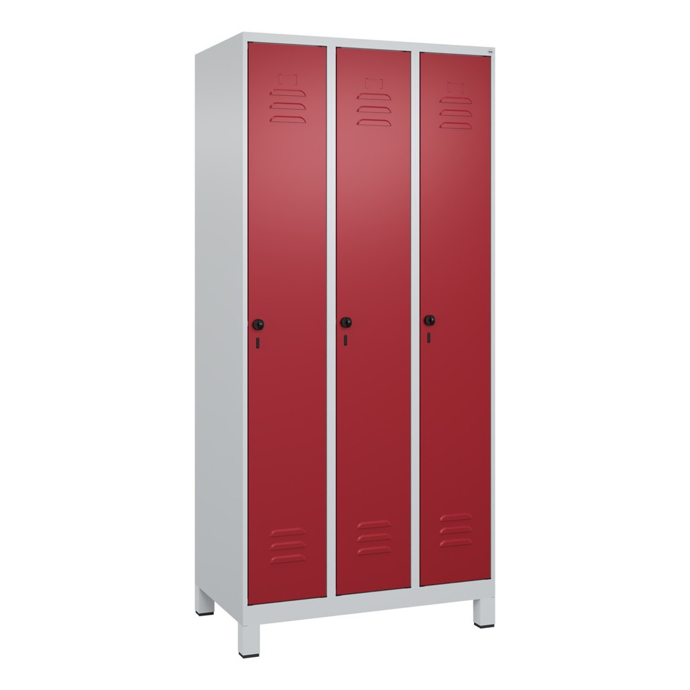 Produktabbildung: C+P Spind Classic PLUS, Füsse, 3 Abteile, HxBxT 1.950 x 900 x 500 mm, lichtgrau, rubinrot, für Vorhängeschloss, mit Mitteltrennwand
