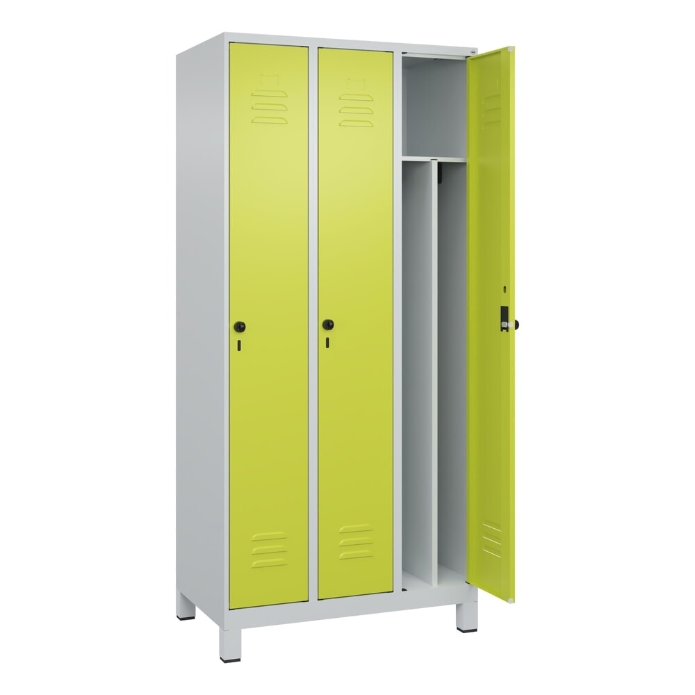 N° de l'image du produit 1 : C+P Spind Classic PLUS, Füße, 3 Abteile, HxBxT 1.950 x 900 x 500 mm, lichtgrau, clowngrün, für Vorhängeschloss, mit Mitteltrennwand