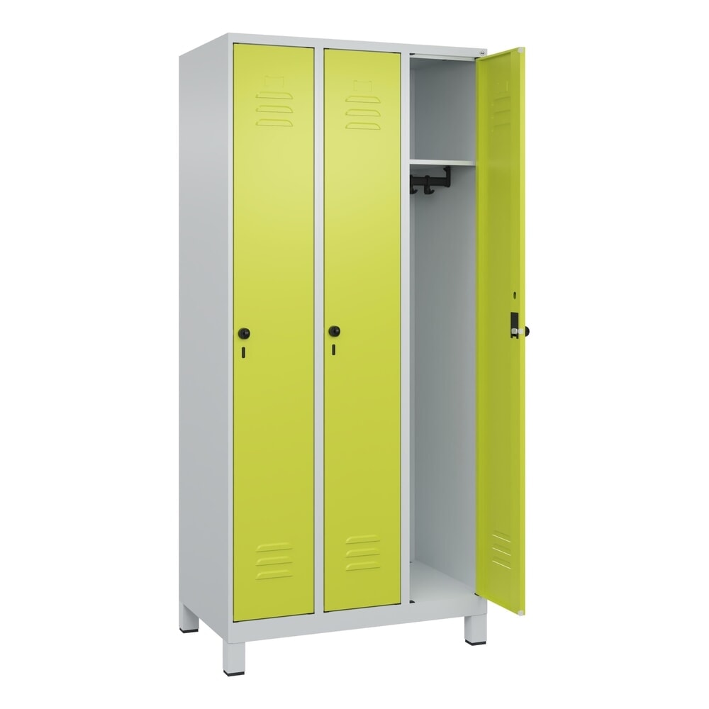N° de l'image du produit 1 : C+P Spind Classic PLUS, Füße, 3 Abteile, HxBxT 1.950 x 900 x 500 mm, lichtgrau, clowngrün, für Vorhängeschloss, ohne Mitteltrennwand